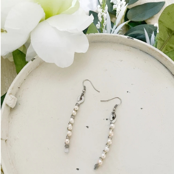 HANDMADE FRESHWATER PEARLS DANGLING EARRINGS IN BLUSH - Picture 4 of 4
